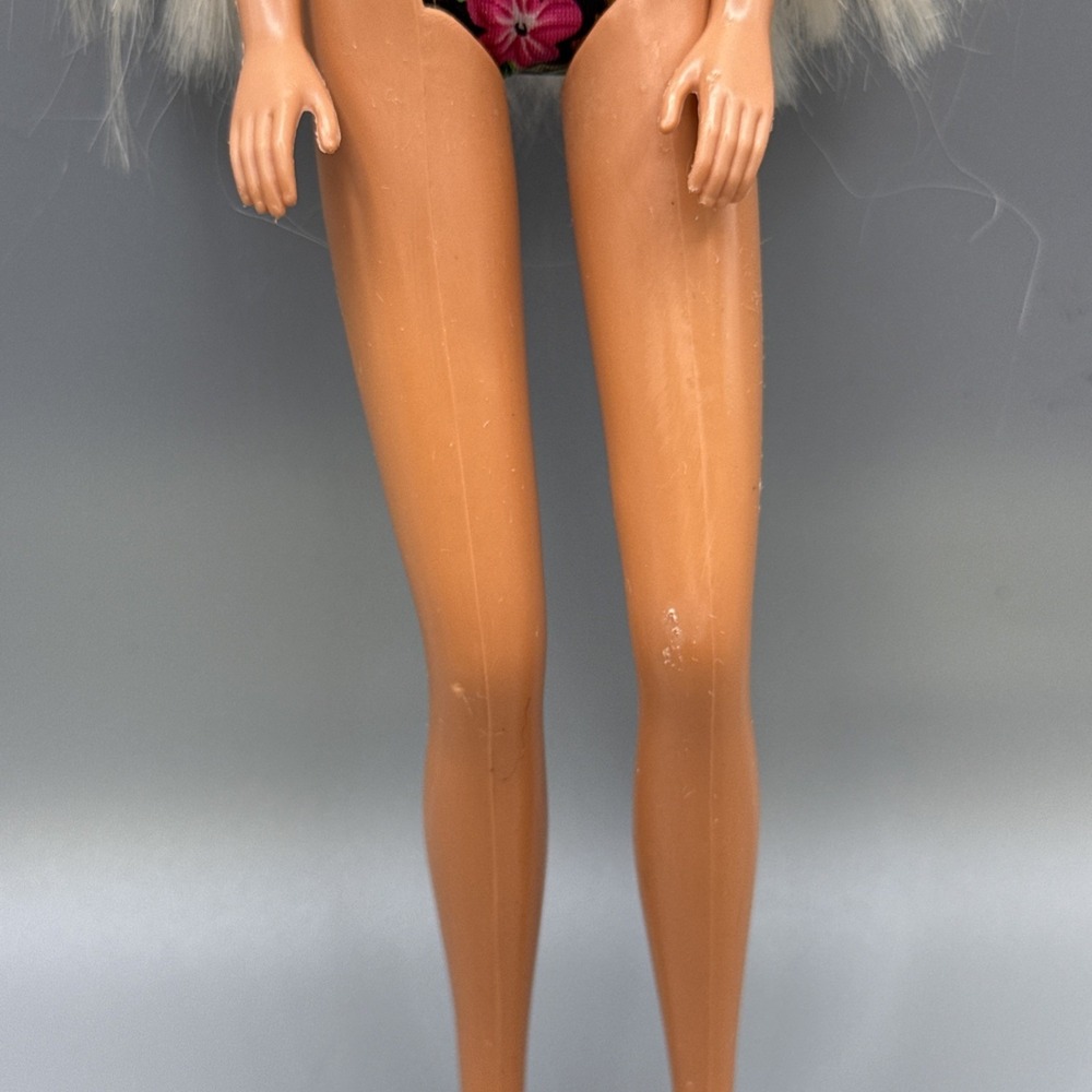 Vintage 1994 Tropical Splash Barbie Doll Original Swimsuit, Earrings - Picture 3 of 6
